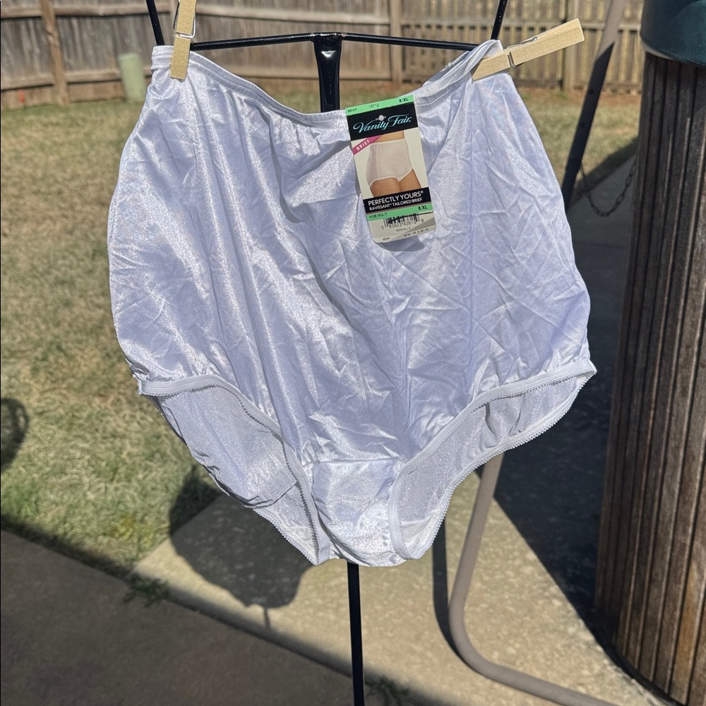 SILKY Deadstock Vintage oldstock Vanity Fair sz 8 white Nylon Panties NOS